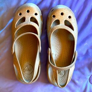 Girl’s crocs size 1